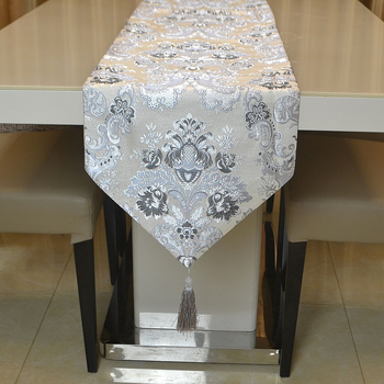 Ronghe: Srebrni Jacquard stolni bežac s izvezom, set podložnika i ukrasni šal za kraj kreveta
