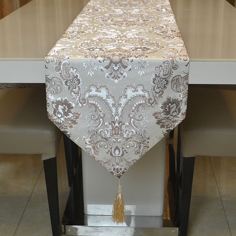 Ronghe: Srebrni Jacquard stolni bežac s izvezom, set podložnika i ukrasni šal za kraj kreveta