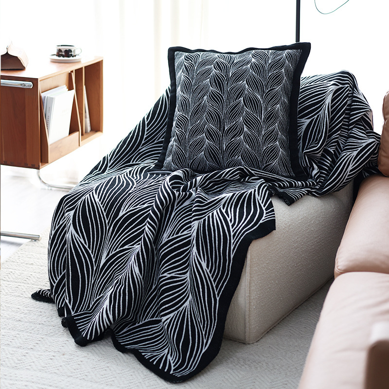 Jacquardová tkaná prikrývka na hádzanie; geometrický vzor; akrylový materiál; pod 300 g; pre všetky ročné obdobia; vysoká kvalita