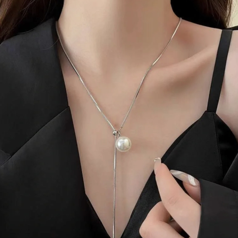 Ogrlica s umjetnim perlama i resicama (Materijal: umjetne perle; Materijal privjeska: umjetni kristal; Obrada: ručna izrada; Brend: Seven Fuxiang; Podrijetlo: Qingdao)