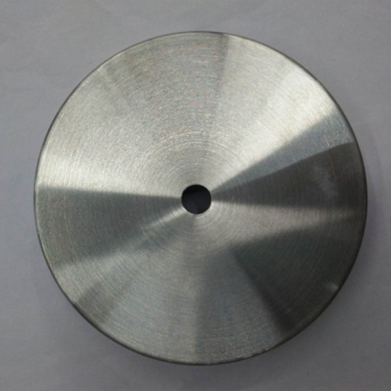 Стенно часовник с плавно движение на секундния механизъм, батерийно захранване, метален циферблат, метален корпус