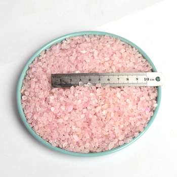 Ružičasti kvarcni šljunak – geometrijski dekorativni kamen za akvarij i krajinu; marka Eastern sea crystal; pakiranje karton; stil modernna jednostavnost; materijal ružičasti kvarc