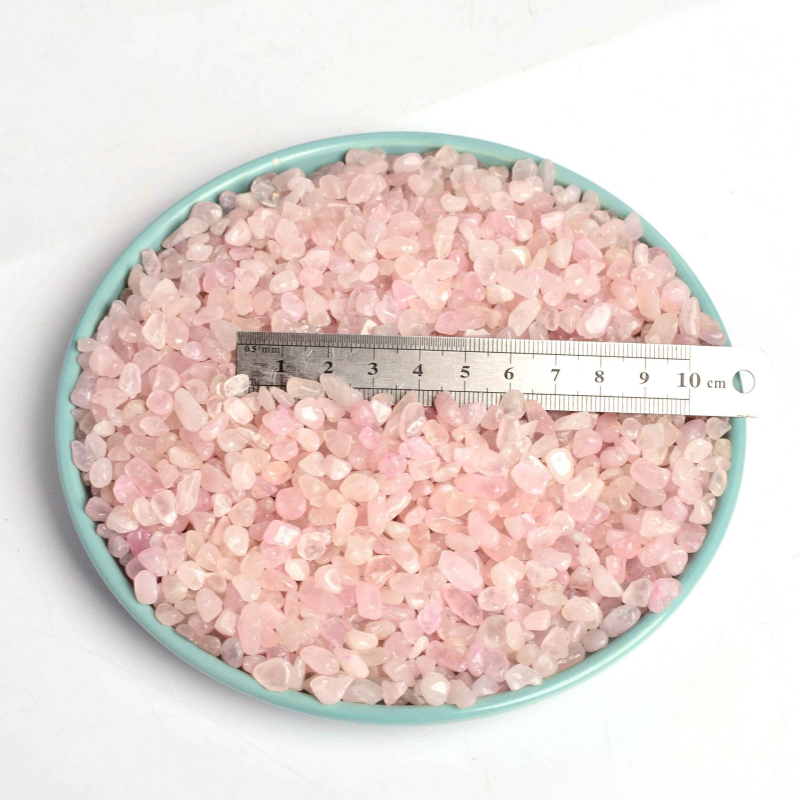 Ružičasti kvarcni šljunak – geometrijski dekorativni kamen za akvarij i krajinu; marka Eastern sea crystal; pakiranje karton; stil modernna jednostavnost; materijal ružičasti kvarc