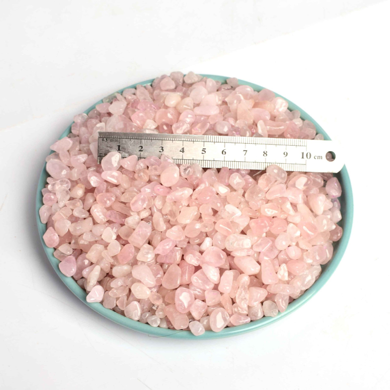 Ružičasti kvarcni šljunak – geometrijski dekorativni kamen za akvarij i krajinu; marka Eastern sea crystal; pakiranje karton; stil modernna jednostavnost; materijal ružičasti kvarc