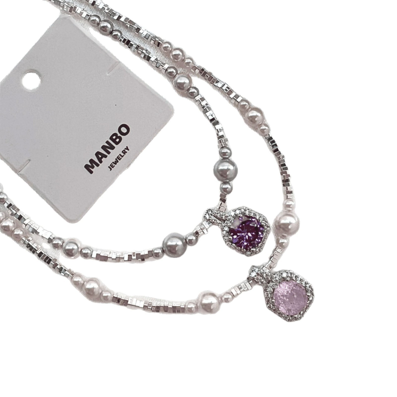 Ogrlica s umjetnim perlama; lanac s nizom perl; privjesak od majčine perle; otprilike 11 g