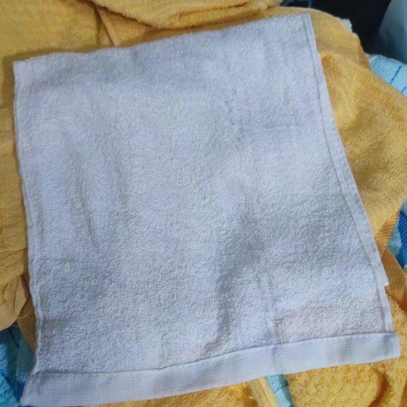 Ručníci druge kvalitete s blagim nedostacima, pogodni za čišćenje i upijanje ulja i vode, prodaju se po težini.