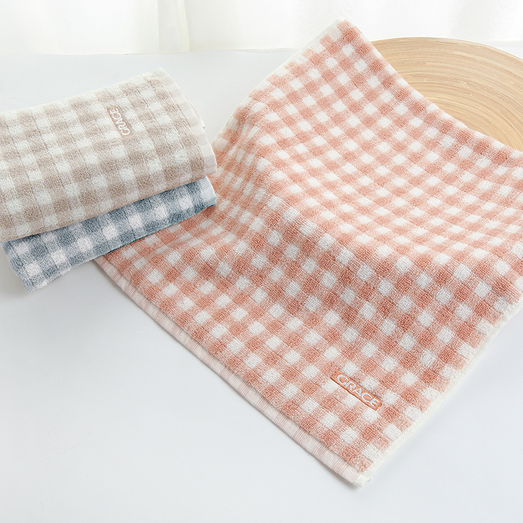 Grace 100% pamut arc törölköző, 32S fonal, sima szövés, 100–120 g