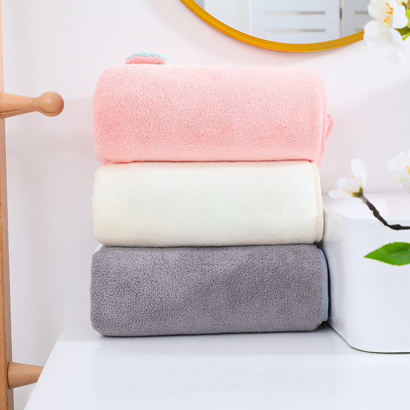 Kúpeľový uterák z korálového fleecu, 200–300 g, priadza 32, obšívanie, prispôsobenie na objednávku