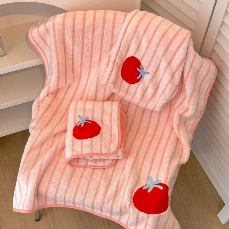 Trojdielny kúpeľný set s pokrývkou na sušenie vlasov; absorbentný, rýchloschnúci, zhustený (Coral fleece, 350 g, Warp knitting, Embroidery)