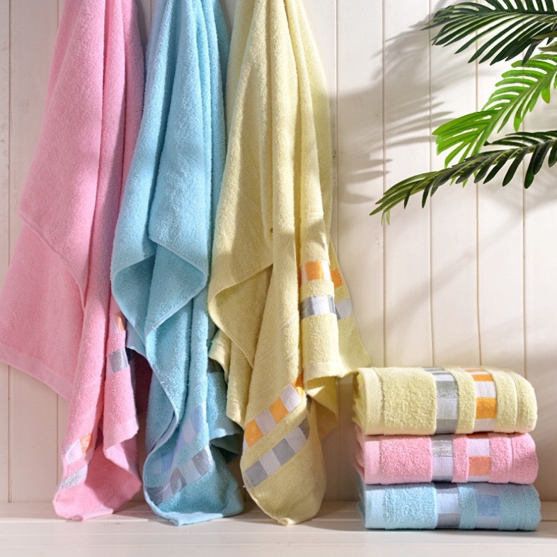 Bavlnený uterák na kúpeľ/pláž, ploché tkanie (Plain weave), priadza 14, 300–400 g