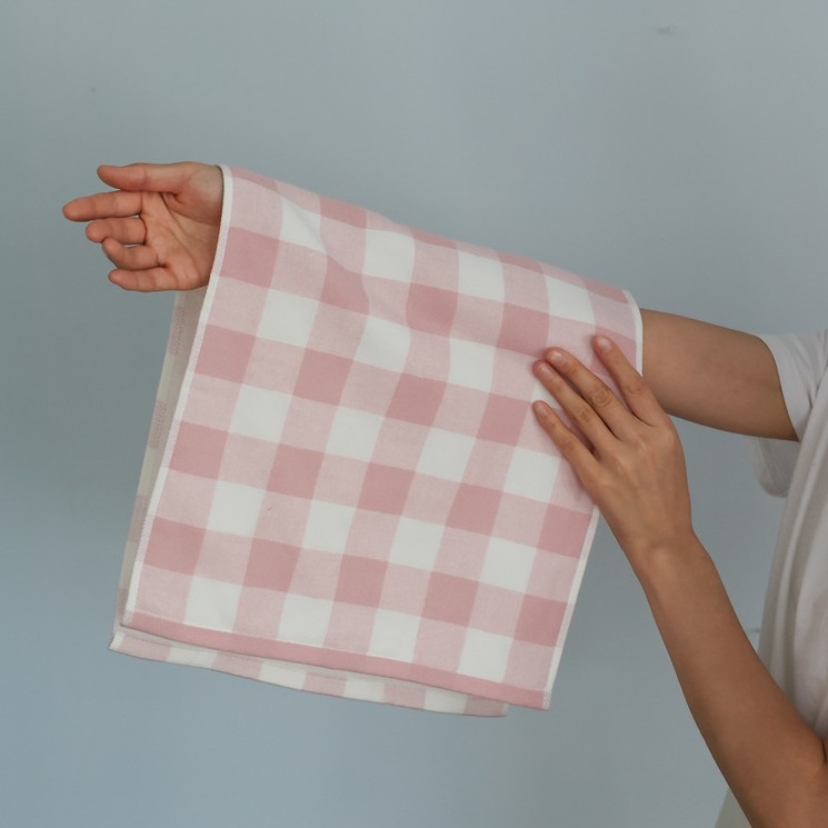 Arc- és törölköző – hosszú szálú pamut, 16 fonat, 100–120 g, feldolgozás: hajlítás (hemming), gyors nedvszívó és lélegző