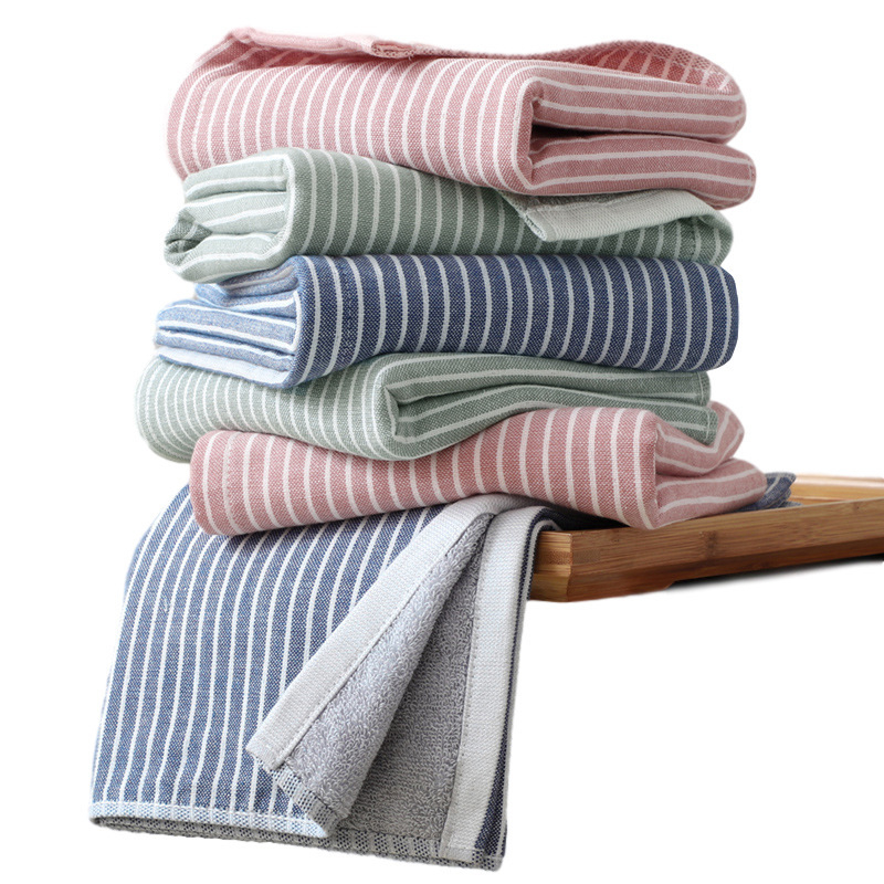 100% pamut törölközők készlet: arc- és fürdő törölközők csíkos mintával, 32s fonal, szegélyvarrás, tömeg 100–120 g