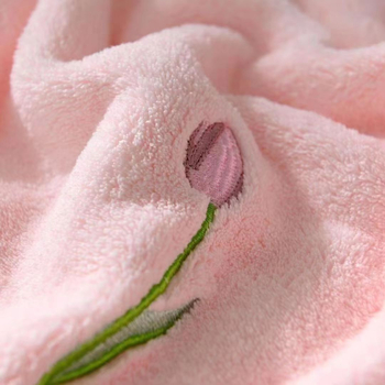 Tulip ručnik za kupaonicu, koralni fleece, 150D, izvezen i obrubljen, 170–200 g