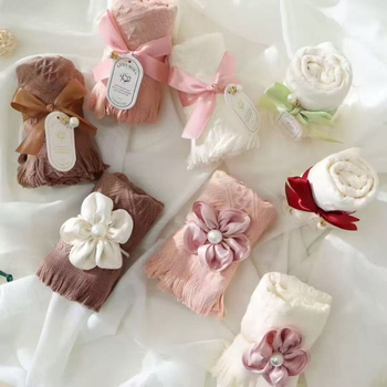 Esküvői ajándéktörölköző géz anyagban díszdobozban, 70 g, jacquard, logónyomtatás lehetséges