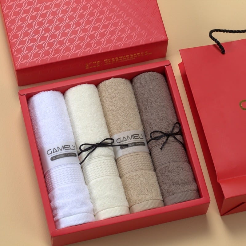 Σετ τεσσάρων πετσέτων δώρου από 100% βαμβάκι, 700 g, χτενισμένη κλωστή, Jacquard ύφανση, σε κουτί δώρου
