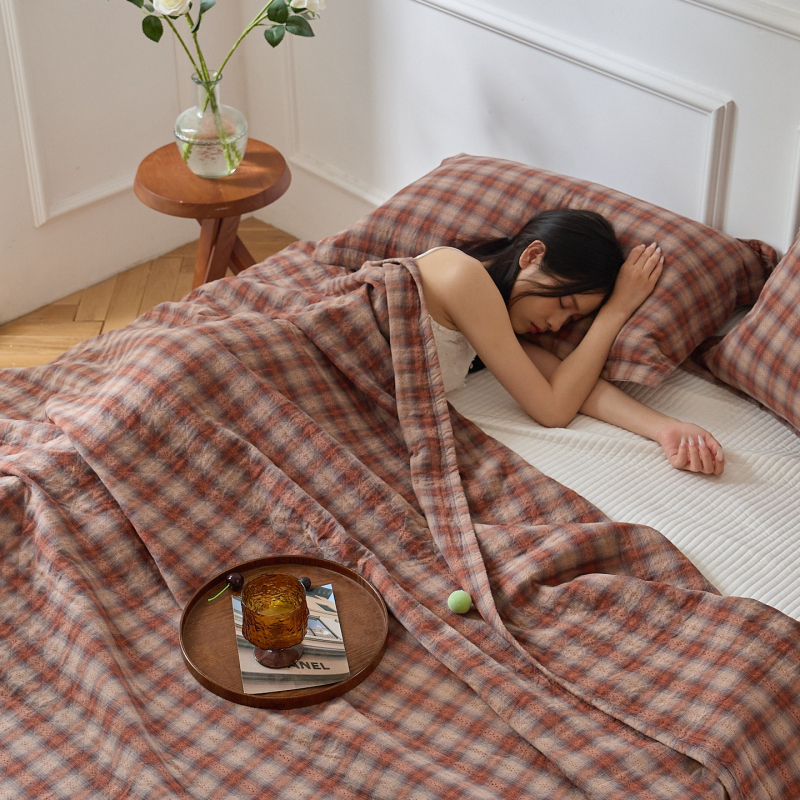 Trys dalių medvilninis patalynės komplektas su trijų sluoksnių marle antklode, retro geometrinis raštas, svoris 1000–1499 g, visiems metų laikams, ženklas Warm Orange.