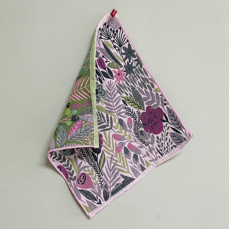 Ručnici i zavjesa za tuš s floralnim motivom, upijaju vodu, za kućnu upotrebu.