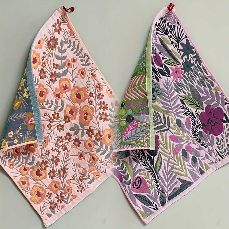 Ručnici i zavjesa za tuš s floralnim motivom, upijaju vodu, za kućnu upotrebu.