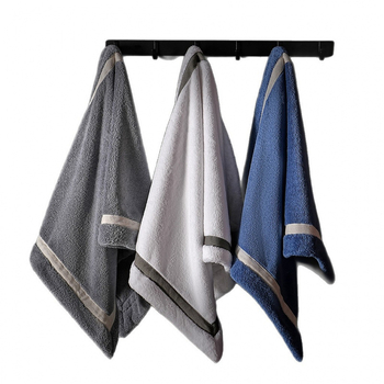 Kupaonski ručnik s antibakterijskom zaštitom, debela coral fleece tekstura, brzo suši, bez dlačica, težina 140–170 g