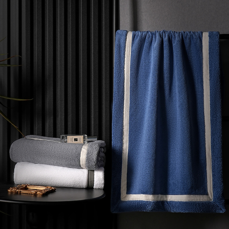 Kupaonski ručnik s antibakterijskom zaštitom, debela coral fleece tekstura, brzo suši, bez dlačica, težina 140–170 g