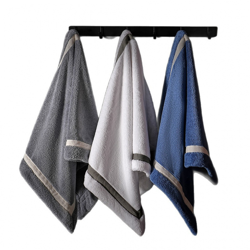 Kupaonski ručnik s antibakterijskom zaštitom, debela coral fleece tekstura, brzo suši, bez dlačica, težina 140–170 g