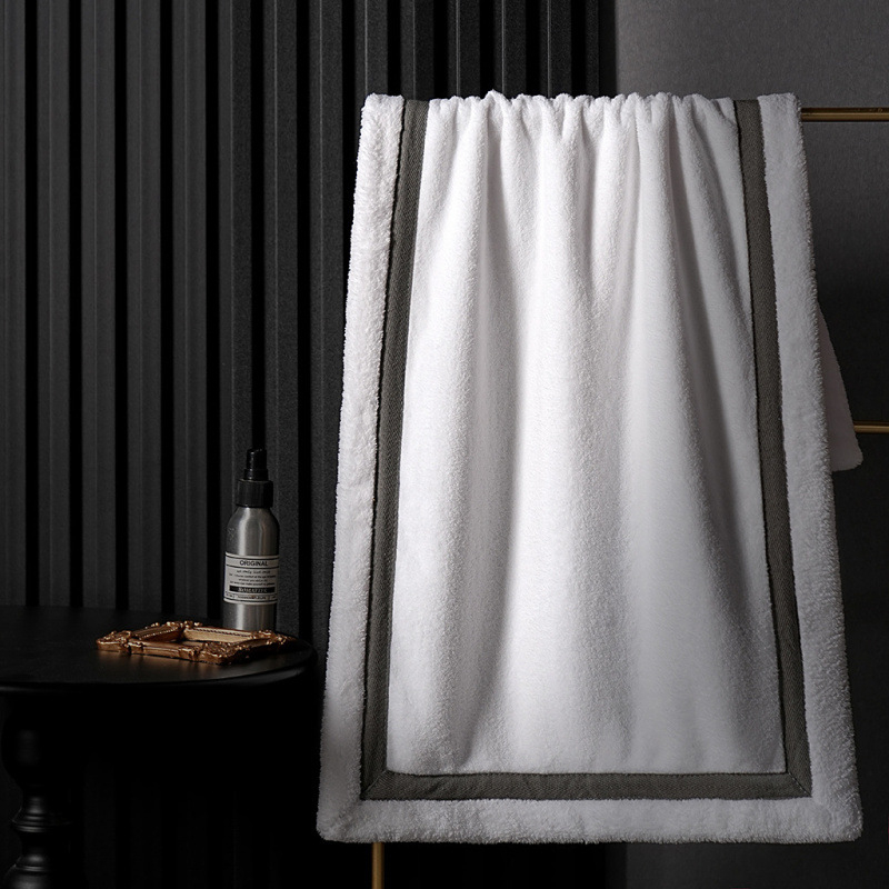 Kupaonski ručnik s antibakterijskom zaštitom, debela coral fleece tekstura, brzo suši, bez dlačica, težina 140–170 g