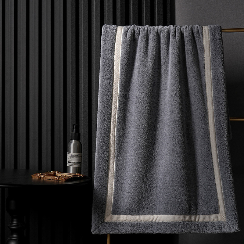 Kupaonski ručnik s antibakterijskom zaštitom, debela coral fleece tekstura, brzo suši, bez dlačica, težina 140–170 g