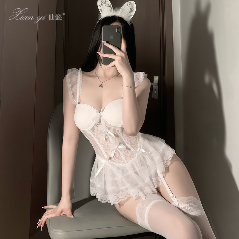 Едноцяло дантелено боди за бельо с подплънки за гърди и стоманени кости — прозрачно мрежесто, полиестер 90–95%