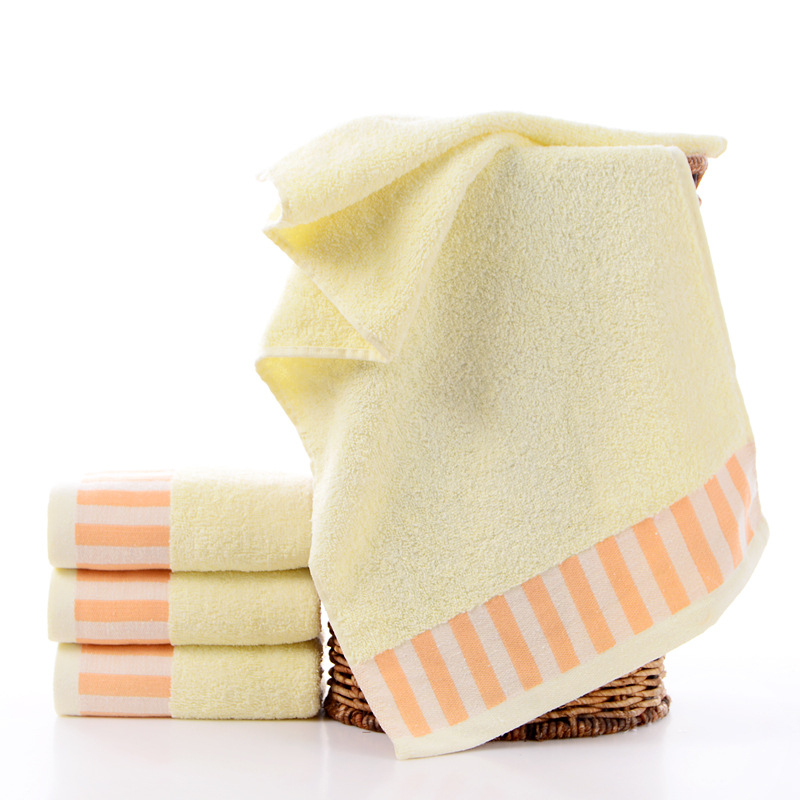 Prosop din bumbac cu jacquard în formă de taste de pian, gros și moale; Material: poliester-bumbac; Greutate: 80-100 g; Compoziția: bumbac.