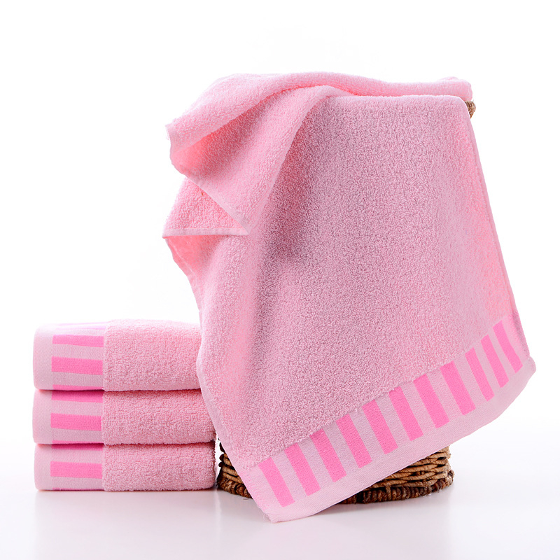 Prosop din bumbac cu jacquard în formă de taste de pian, gros și moale; Material: poliester-bumbac; Greutate: 80-100 g; Compoziția: bumbac.