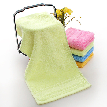 Prosop pentru copii din fibre de bambus, marca Xinlan bamboo, fir 32s combed, 60 g, imprimare logo, absorbție apă 0–5 s.