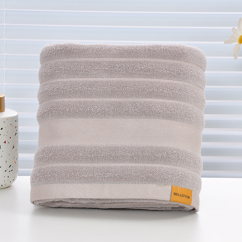 3-djelni set ručnika od 100% pamuka s izvezenim logom: ručnik za lice 34×74 cm, ručnik za tijelo 70×140 cm; 32S vlakno, 100–120 g/m²