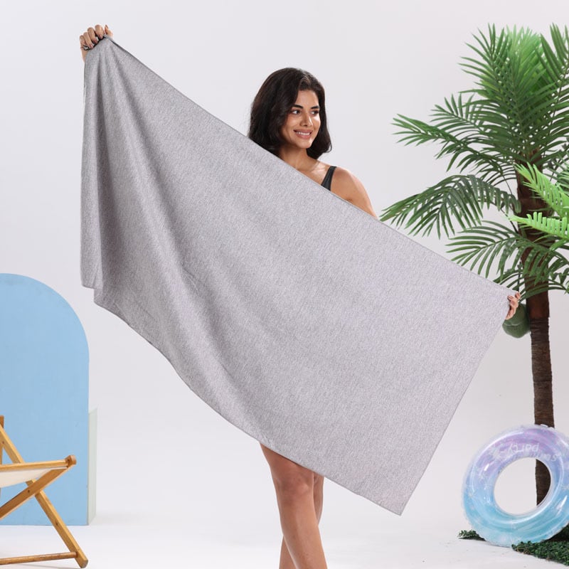 Fürdő- és strandtörölköző ultrafin szálakból, kétoldalas velúr, gyorsan szárad, nedvszívó, UV védelem, 200–300 g
