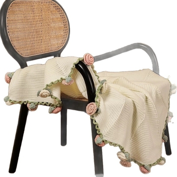 Akrilna deka s motivom cvijeća – ručno izrađeno, cvjetni stil, 500–799 g, Klasa I