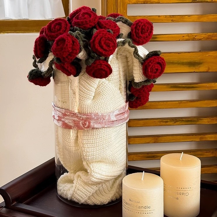 Akrilna deka s motivom cvijeća – ručno izrađeno, cvjetni stil, 500–799 g, Klasa I