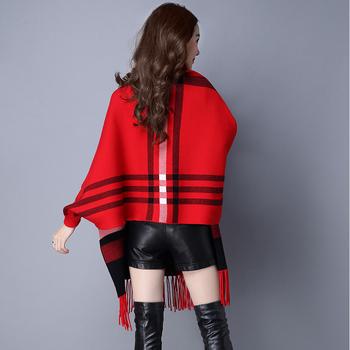 Pleten kardigan s color-block karom, bojt kapom s resicama, lagana silueta, bat rukavi, V izrez