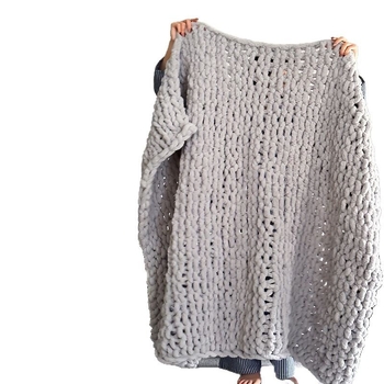 Šiaurietiško stiliaus mezgta pusvelūrio pledas, vientisas raštas, poliesteris, 1,5–2 kg, visoms sezonoms