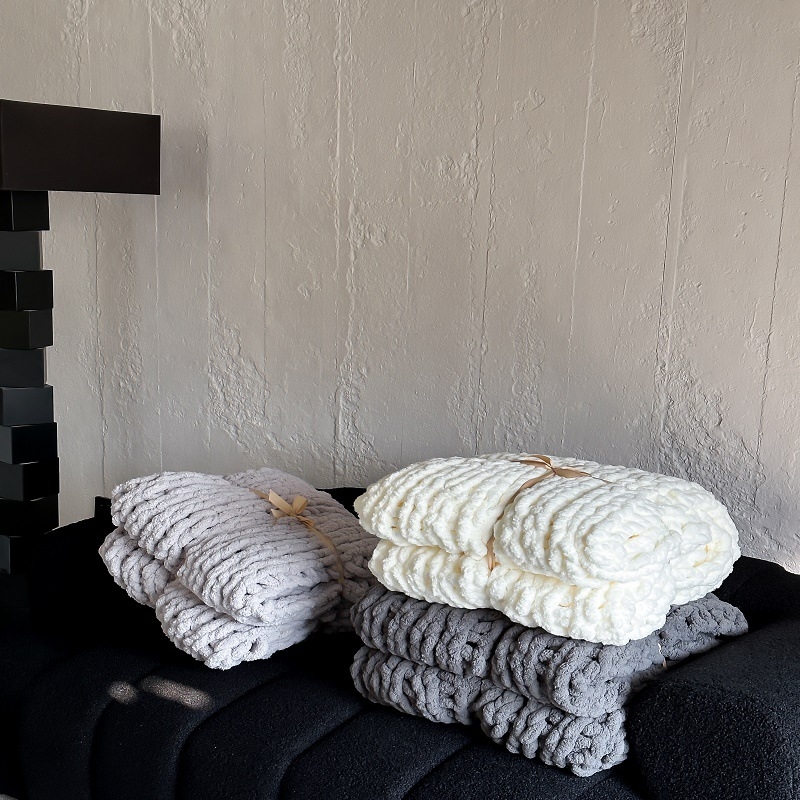 Šiaurietiško stiliaus mezgta pusvelūrio pledas, vientisas raštas, poliesteris, 1,5–2 kg, visoms sezonoms