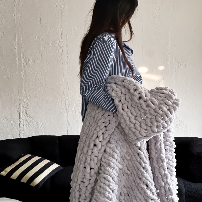 Šiaurietiško stiliaus mezgta pusvelūrio pledas, vientisas raštas, poliesteris, 1,5–2 kg, visoms sezonoms