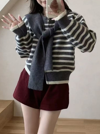 Dvi dalių komplektas: dryžuotas megztinis kardiganas ir švarkas, ilgos rankovės, akrilinis pluoštas, elegantiškas kasdieninis stilius, ruduo 2025