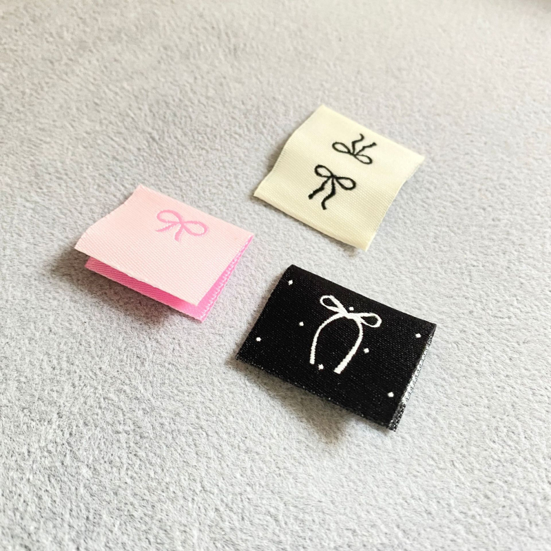 Етикет за плат с бродерия – Полиестер и памук, марка Purple Print, модел 3068, за облекло, чанти и домашни текстили