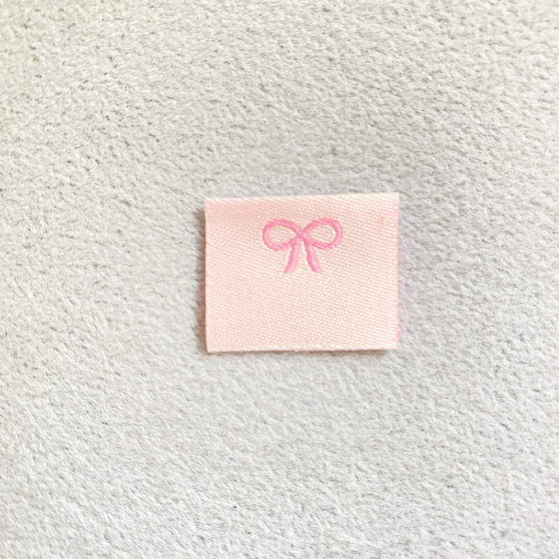 Κεντημένο διακοσμητικό υφασμάτινο ετικέτα, πολυεστέρας και βαμβάκι, Purple Print, μοντέλο 3068, πλένεται, κατάλληλο για πετσέτες, καπέλα, ρούχα και τσάντες.