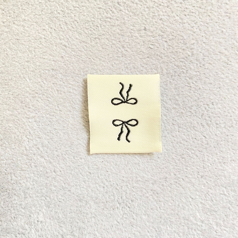 Κεντημένο διακοσμητικό υφασμάτινο ετικέτα, πολυεστέρας και βαμβάκι, Purple Print, μοντέλο 3068, πλένεται, κατάλληλο για πετσέτες, καπέλα, ρούχα και τσάντες.