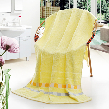 Μεγάλη βαμβακερή πετσέτα μπάνιου, παχιά και απορροφητική; 98% βαμβάκι, 2% πολυεστέρας; 300–400 g; διαθέσιμη προσαρμογή