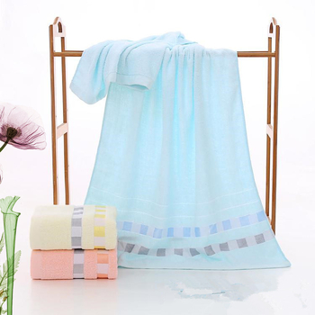 Μεγάλη βαμβακερή πετσέτα μπάνιου, παχιά και απορροφητική; 98% βαμβάκι, 2% πολυεστέρας; 300–400 g; διαθέσιμη προσαρμογή