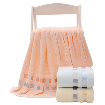 Μεγάλη βαμβακερή πετσέτα μπάνιου, παχιά και απορροφητική; 98% βαμβάκι, 2% πολυεστέρας; 300–400 g; διαθέσιμη προσαρμογή