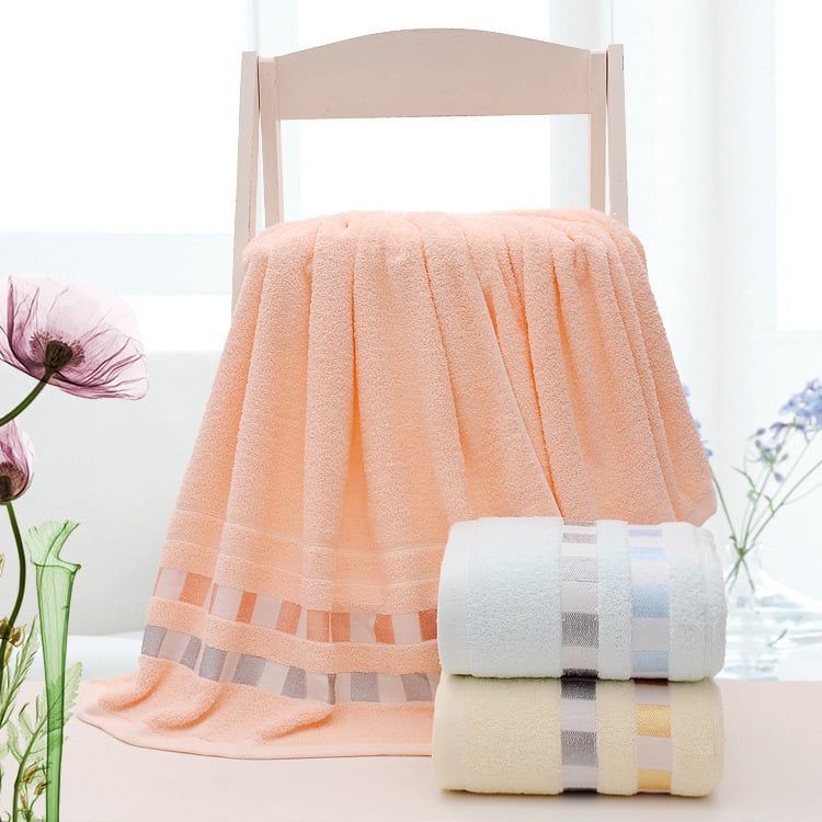 Μεγάλη βαμβακερή πετσέτα μπάνιου, παχιά και απορροφητική; 98% βαμβάκι, 2% πολυεστέρας; 300–400 g; διαθέσιμη προσαρμογή