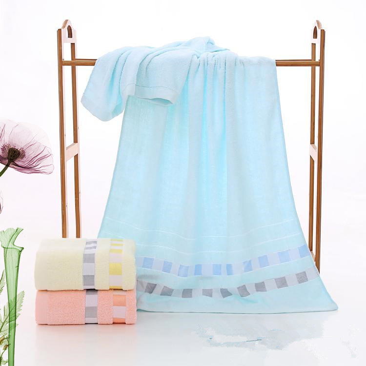 Μεγάλη βαμβακερή πετσέτα μπάνιου, παχιά και απορροφητική; 98% βαμβάκι, 2% πολυεστέρας; 300–400 g; διαθέσιμη προσαρμογή