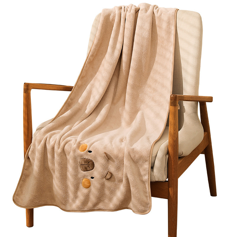 Prosop de baie pentru copii din Coral Fleece, 200–300 g, 150D, finisaj brodat Velours, design capybara