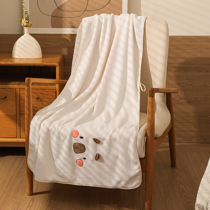 Prosop de baie pentru copii din Coral Fleece, 200–300 g, 150D, finisaj brodat Velours, design capybara